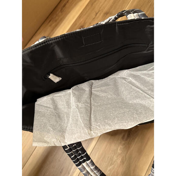 NWT! UGG Ellory Puff Tote Bag in Wavelength Black - Picture 5 of 6